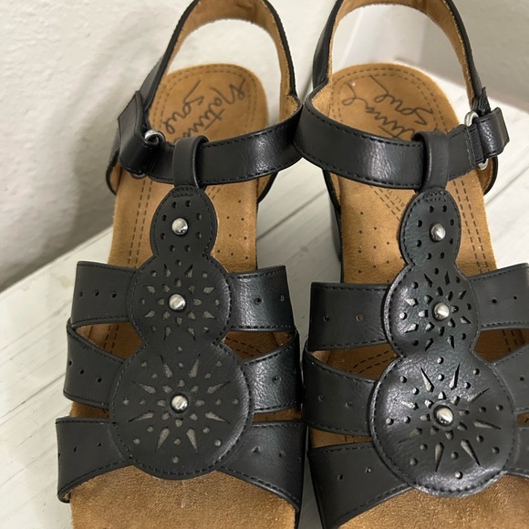 Softspots Black and Tan Sandals with Strappy Design - Picture 2 of 5